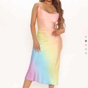 Worn once ! Super vibrant satin midi dress 👗